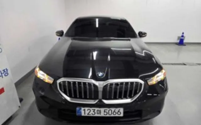 수원대형차중고 5시리즈 (G60) 530i xDrive 매물 사진 10 - 2025/08 15,070km
